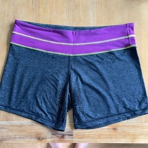 Lululemon reverse groove short 12